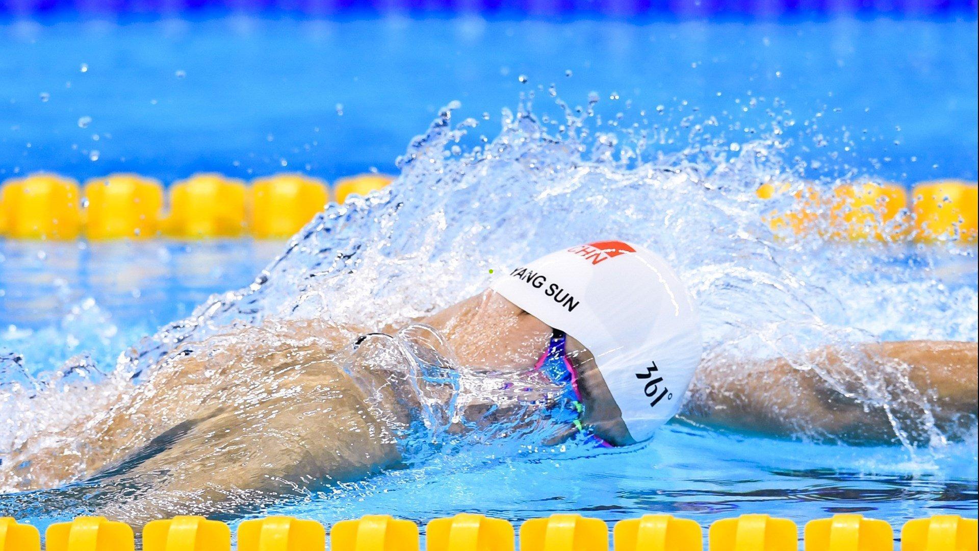 亚冠赛场爆发激烈冲突！高天意遭对手伏击引发混战，申花助教冲入场内理论