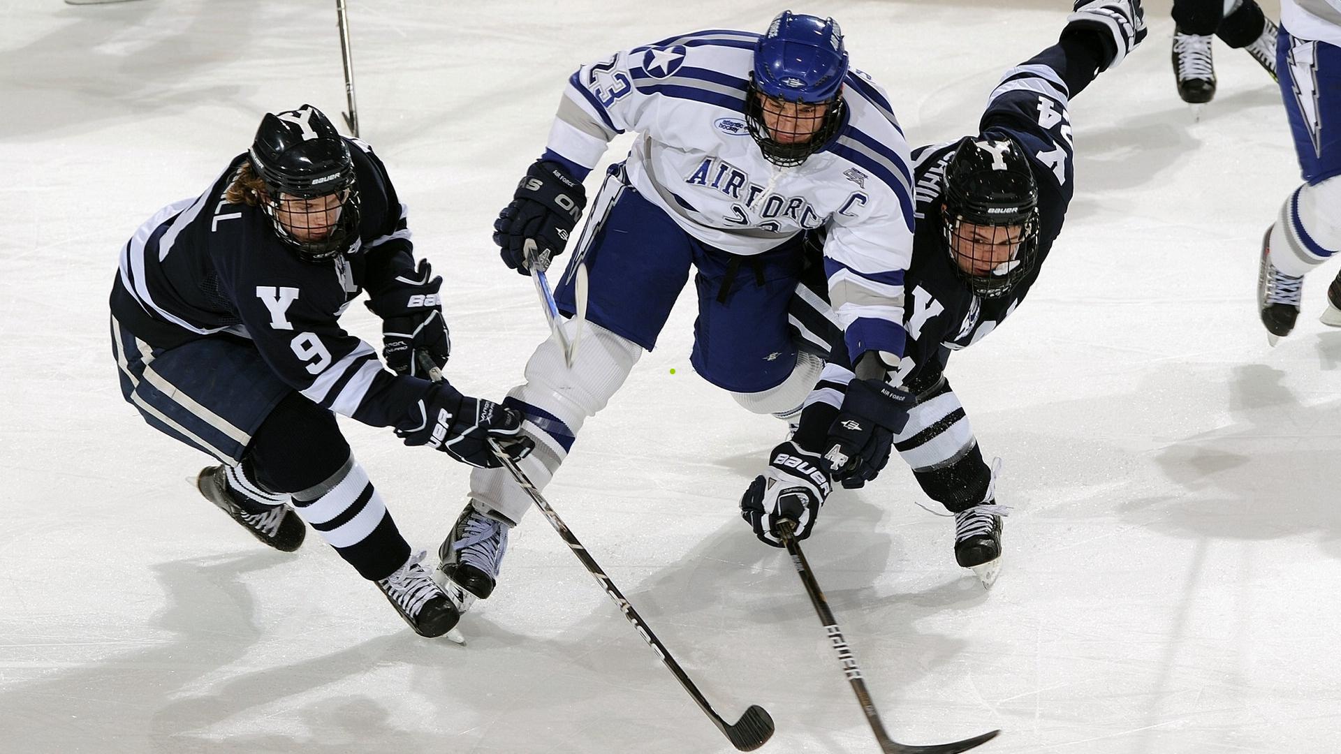 抨击斯洛特后首度公开亮相！萨拉赫现身利物浦训练场引关注